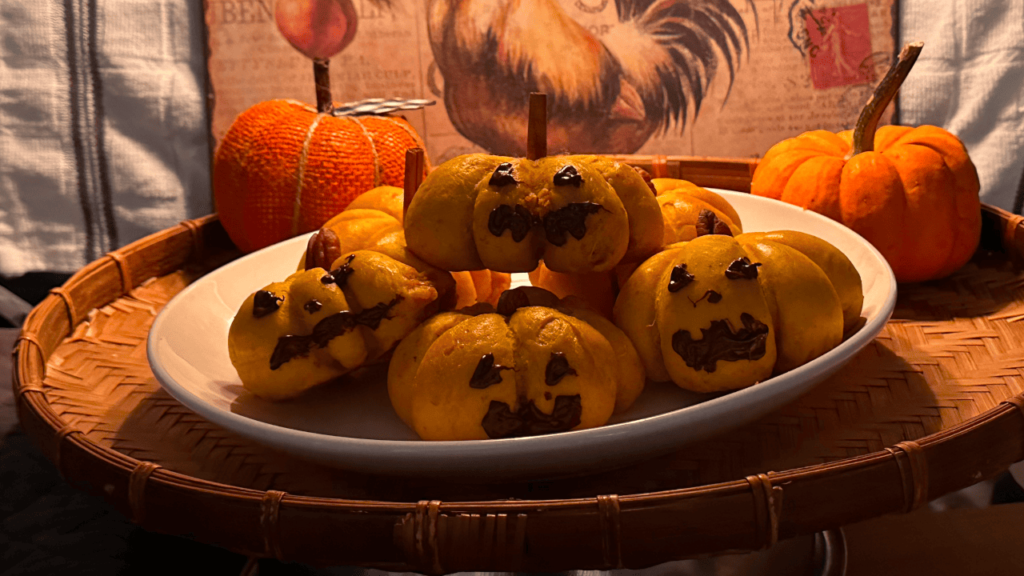 #115: Pumpkin Shaped Pumpkin Buns